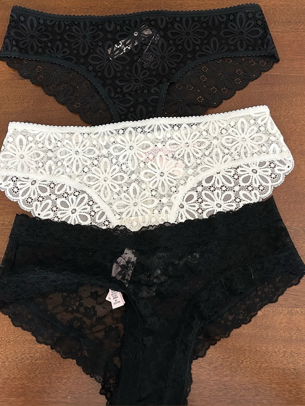 NWT Victoria’s Secret Floral Lace Cheeky Panties Lot of 3 – Medium